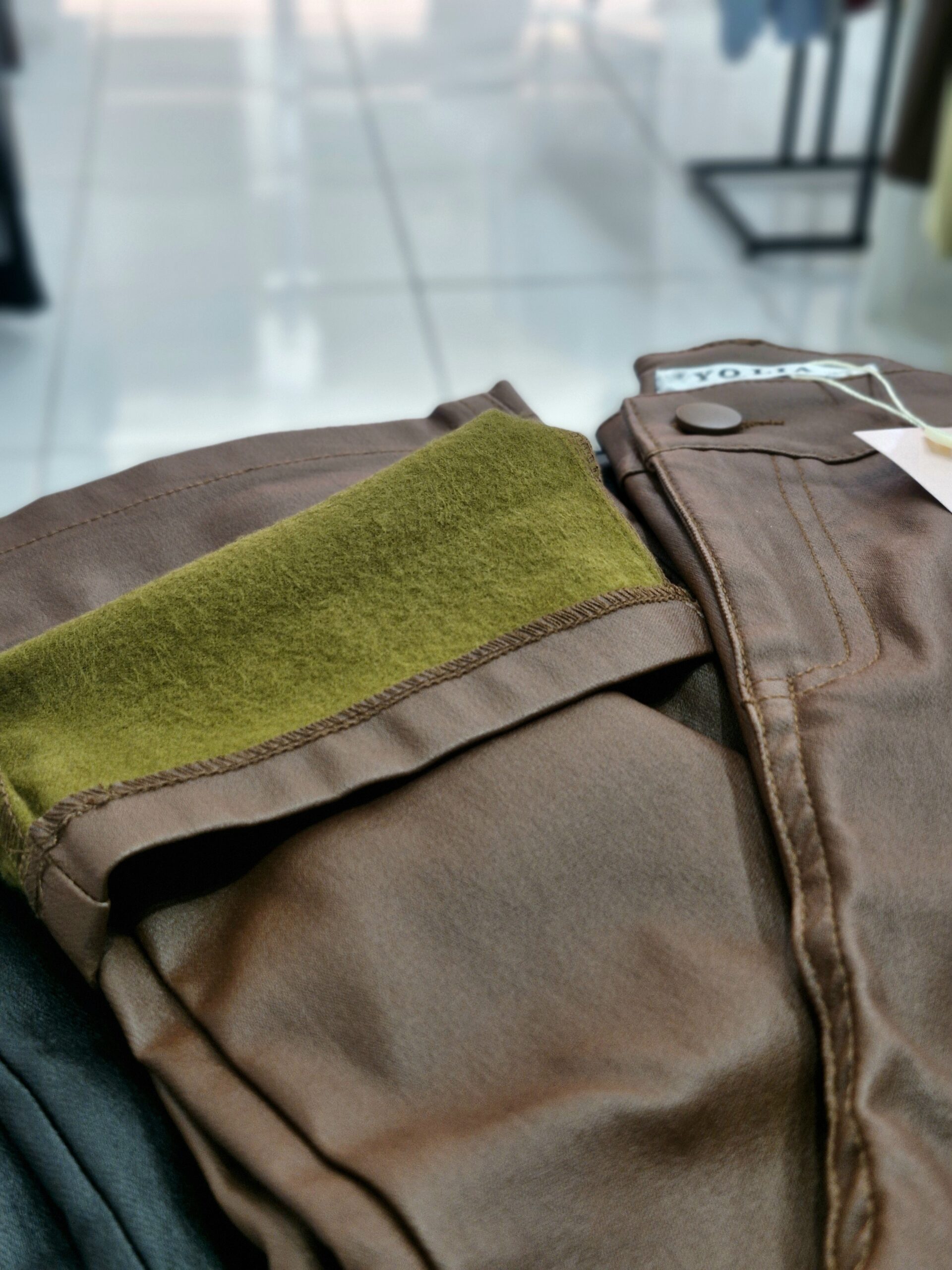 Calça Resinada - Imagem 3