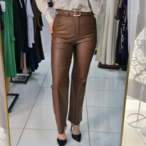 Calça resinada